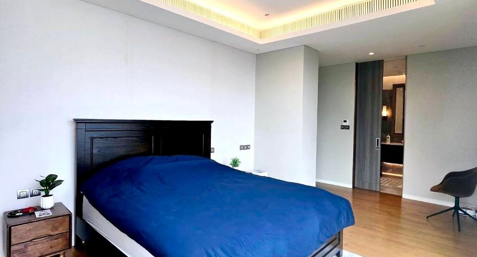For rent 2 bedrooms condo in Pathum Wan, Bangkok