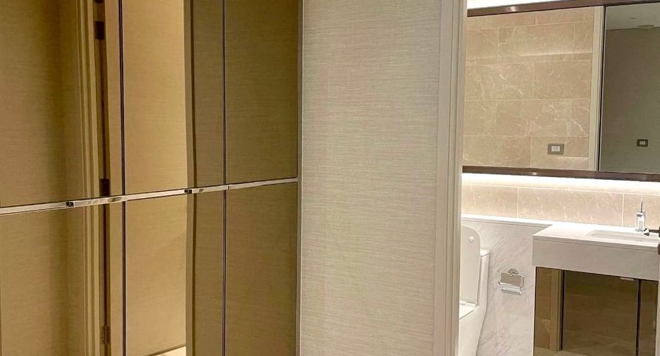 For rent 2 bedrooms condo in Pathum Wan, Bangkok