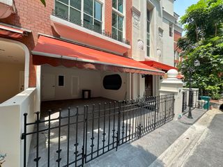 出售 4 卧室 联排别墅 在 Watthana, 曼谷