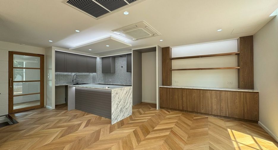 Reihenhaus zum Kauf mit 4 Zimmer in Watthana, Bangkok