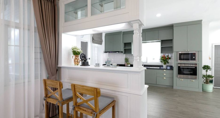 For rent and for sale 6 bedrooms house in San Kamphaeng, Chiang Mai