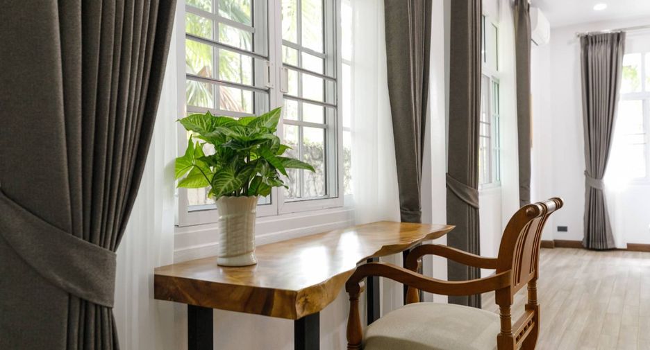 For rent and for sale 6 bedrooms house in San Kamphaeng, Chiang Mai
