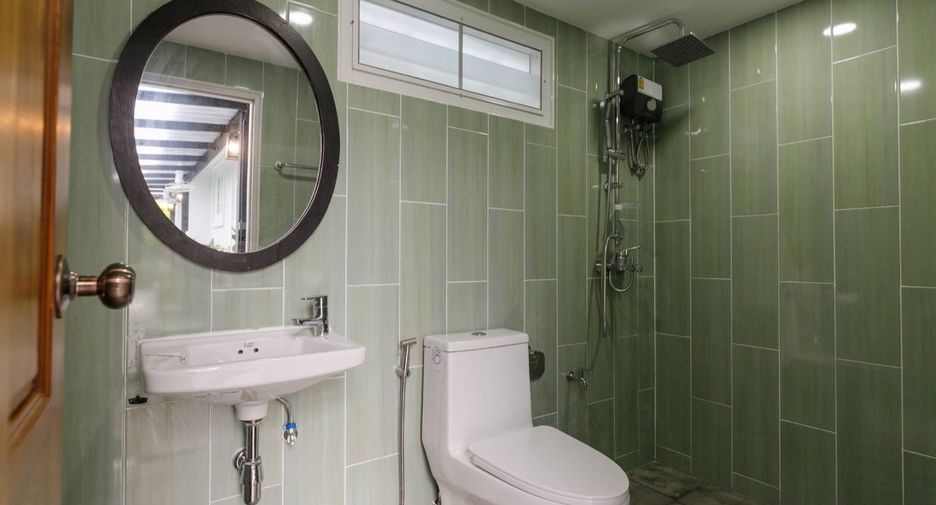 For rent and for sale 6 bedrooms house in San Kamphaeng, Chiang Mai