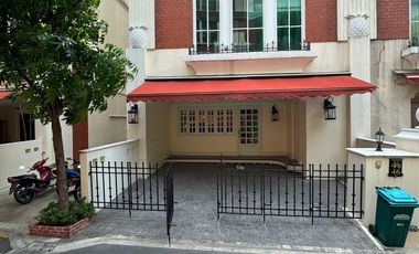 Casa adosada en venta de 4 habitaciones en Watthana, Bangkok