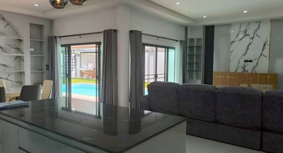 For rent 4 bedrooms villa in Bang Lamung, Chonburi