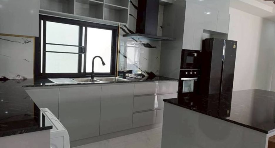 For rent 4 bedrooms villa in Bang Lamung, Chonburi