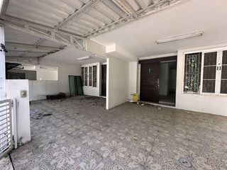出售 6 卧室 联排别墅 在 Lat Phrao, 曼谷