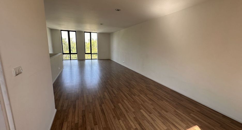 Casa adosada en venta de 6 habitaciones en Lat Phrao, Bangkok