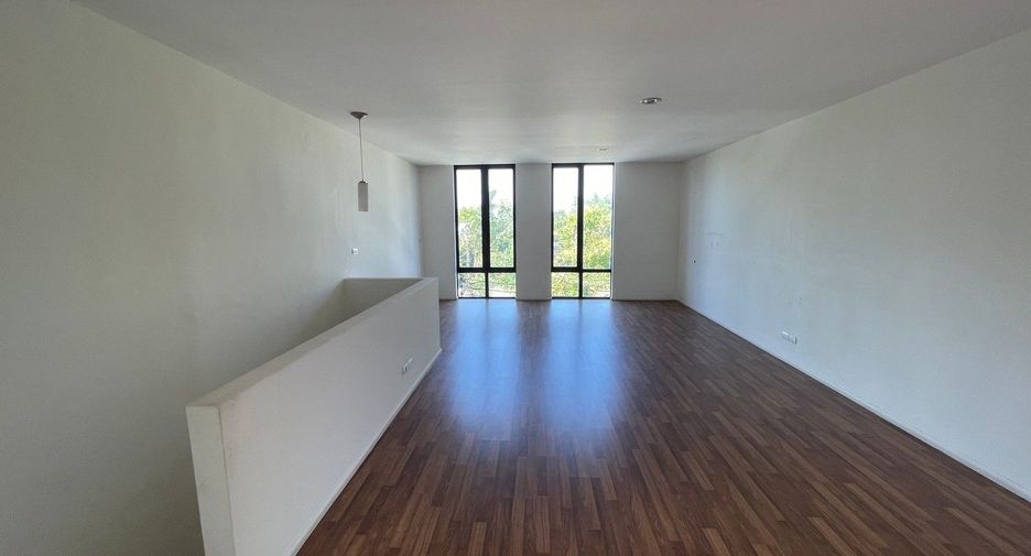 Casa adosada en venta de 6 habitaciones en Lat Phrao, Bangkok