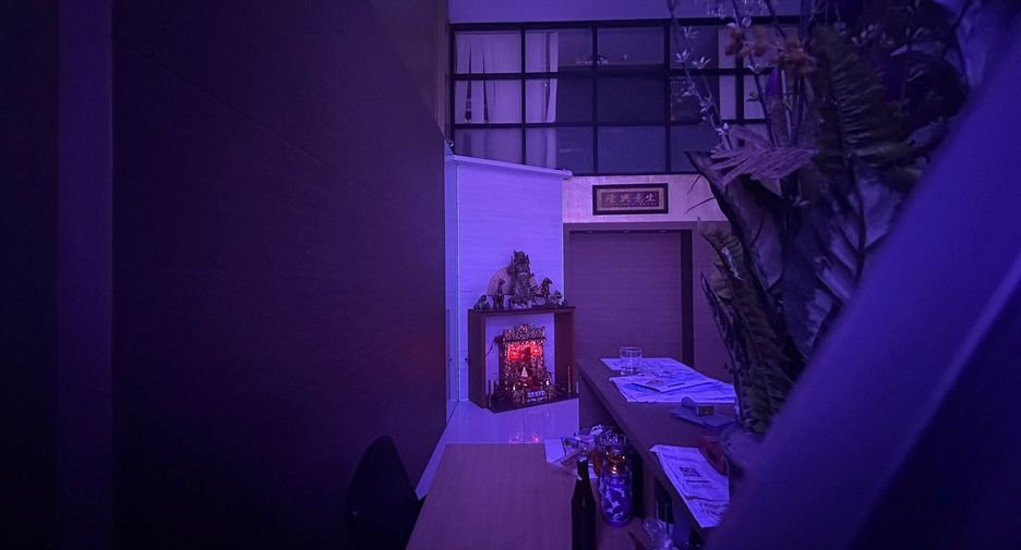 Casa adosada en venta de estudio en Prawet, Bangkok