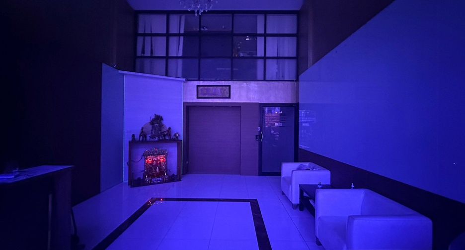 Casa adosada en venta de estudio en Prawet, Bangkok