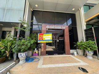 Reihenhaus zum Kauf mit Studio in Prawet, Bangkok