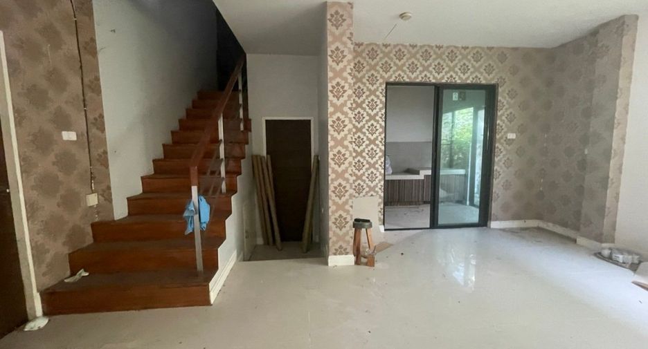 For sale studio townhouse in Don Mueang, Bangkok