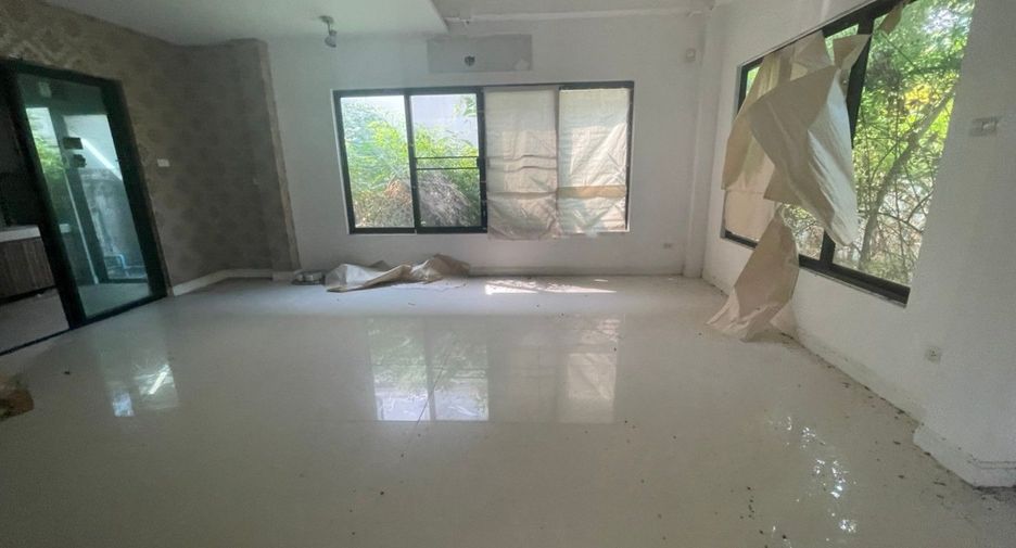For sale studio townhouse in Don Mueang, Bangkok