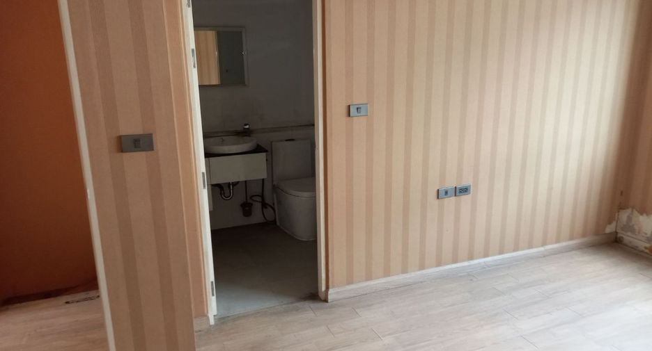 For sale 3 bedrooms townhouse in Bang Khen, Bangkok