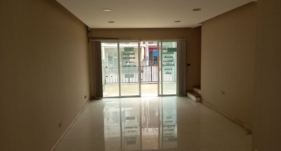 For sale 3 bedrooms townhouse in Bang Khen, Bangkok