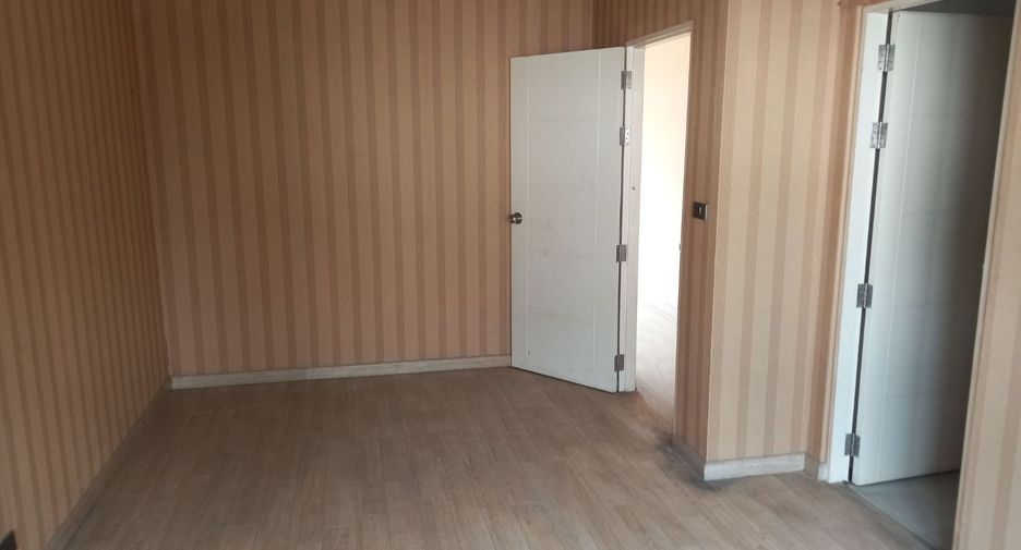 For sale 3 bedrooms townhouse in Bang Khen, Bangkok