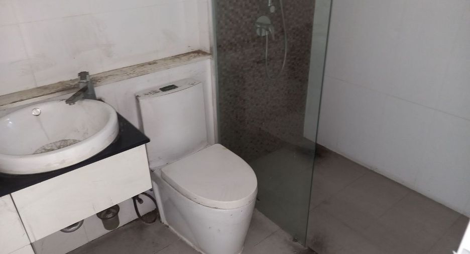 For sale 3 bedrooms townhouse in Bang Khen, Bangkok