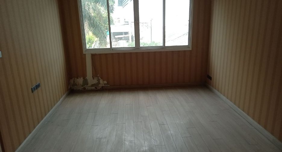 For sale 3 bedrooms townhouse in Bang Khen, Bangkok