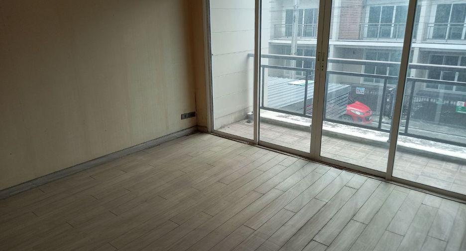 For sale 3 bedrooms townhouse in Bang Khen, Bangkok