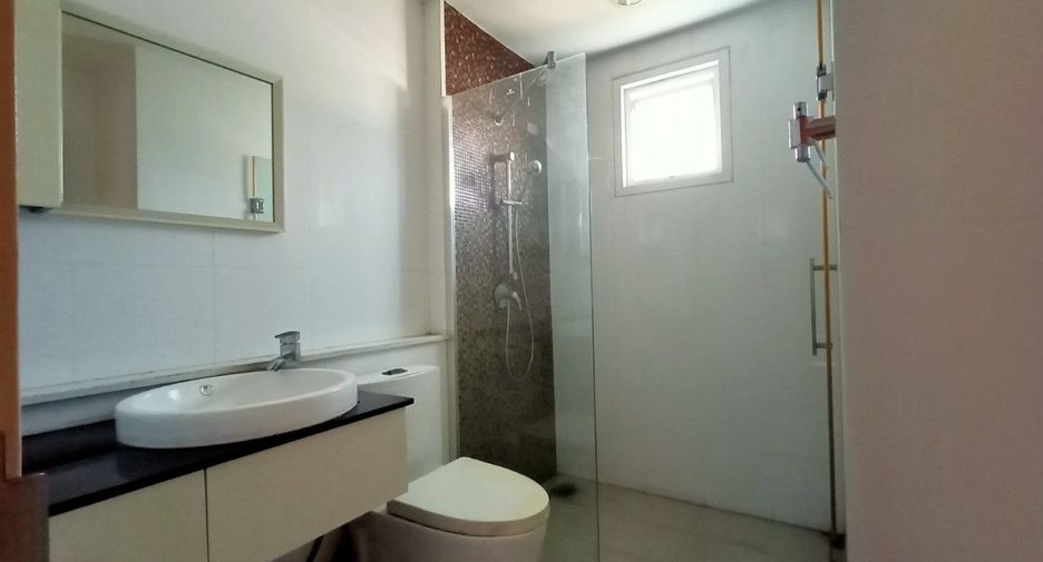 For sale 3 bedrooms townhouse in Bang Khen, Bangkok