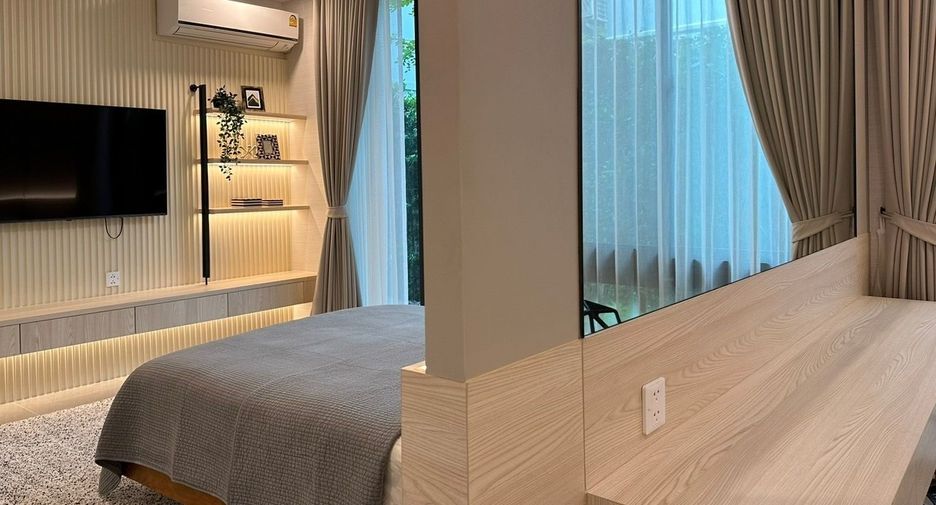 For rent and for sale 4 bedrooms house in Saphan Sung, Bangkok