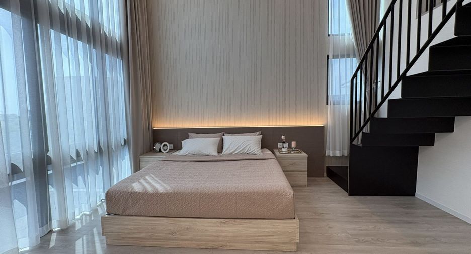 For rent and for sale 4 bedrooms house in Saphan Sung, Bangkok