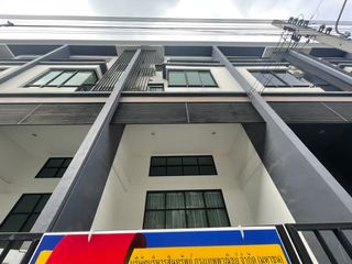 出售 公寓 联排别墅 在 Saphan Sung, 曼谷