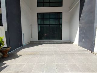 出售 公寓 联排别墅 在 Saphan Sung, 曼谷