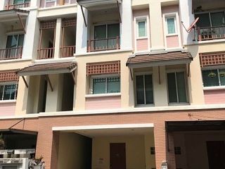 For sale studio townhouse in Bang Kapi, Bangkok
