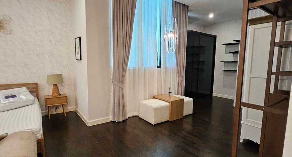 For rent 5 bedrooms house in Bang Kapi, Bangkok