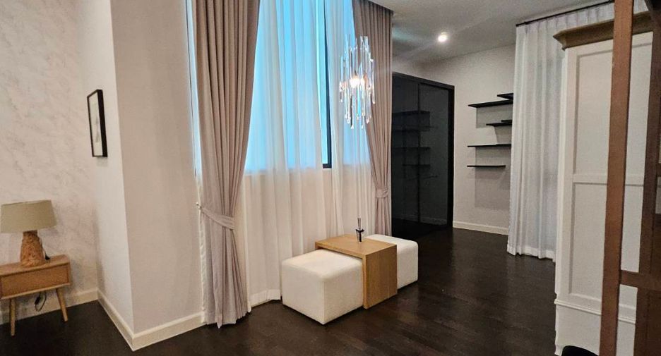 For rent 5 bedrooms house in Bang Kapi, Bangkok