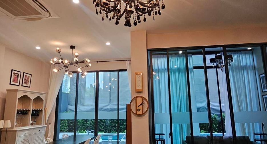 For rent 5 bedrooms house in Bang Kapi, Bangkok