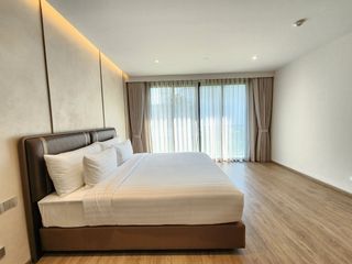 À louer 3 chambres appartement avec services à Khlong Toei, Bangkok