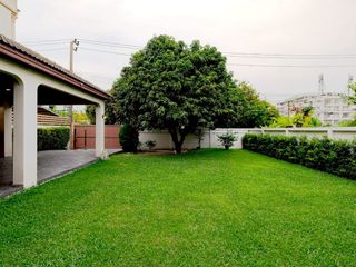 For rent そして for sale 6 Beds house in Phra Khanong, Bangkok