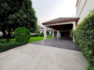 For rent そして for sale 6 Beds house in Phra Khanong, Bangkok