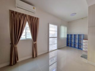 For sale 4 bed townhouse in Bang Sao Thong, Samut Prakan