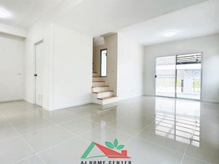 For sale 3 Beds townhouse in Sam Phran, Nakhon Pathom