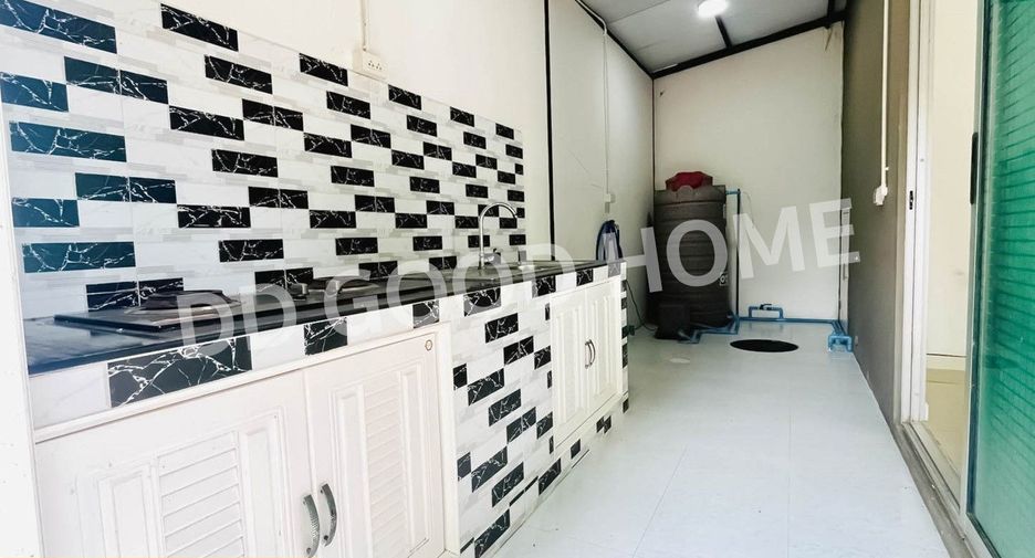 For sale 2 bedrooms townhouse in Khlong Sam Wa, Bangkok