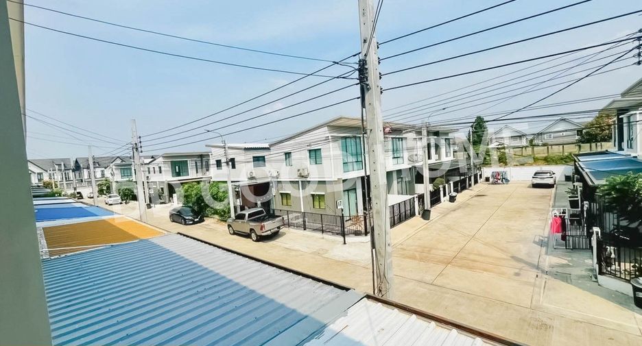 For sale 2 bedrooms townhouse in Khlong Sam Wa, Bangkok