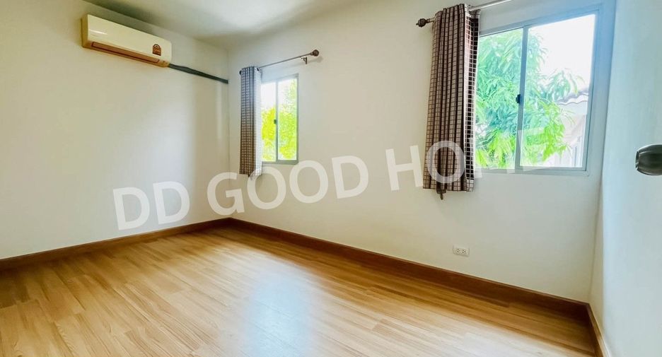 For sale 2 bedrooms townhouse in Khlong Sam Wa, Bangkok