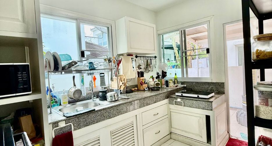 For sale 3 bedrooms house in Lat Krabang, Bangkok