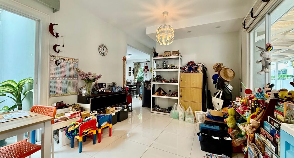 For sale 3 bedrooms house in Lat Krabang, Bangkok