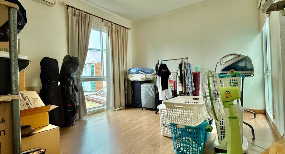 For sale 3 bedrooms house in Lat Krabang, Bangkok