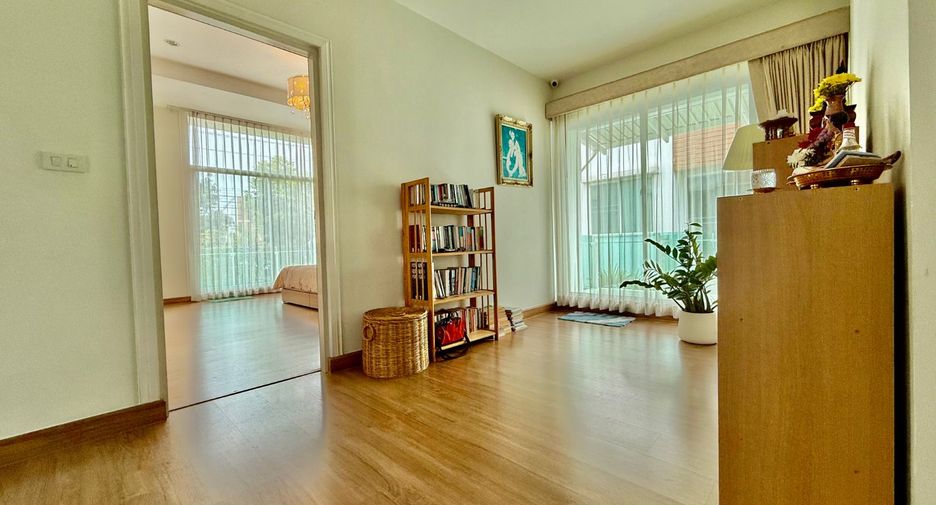 For sale 3 bedrooms house in Lat Krabang, Bangkok