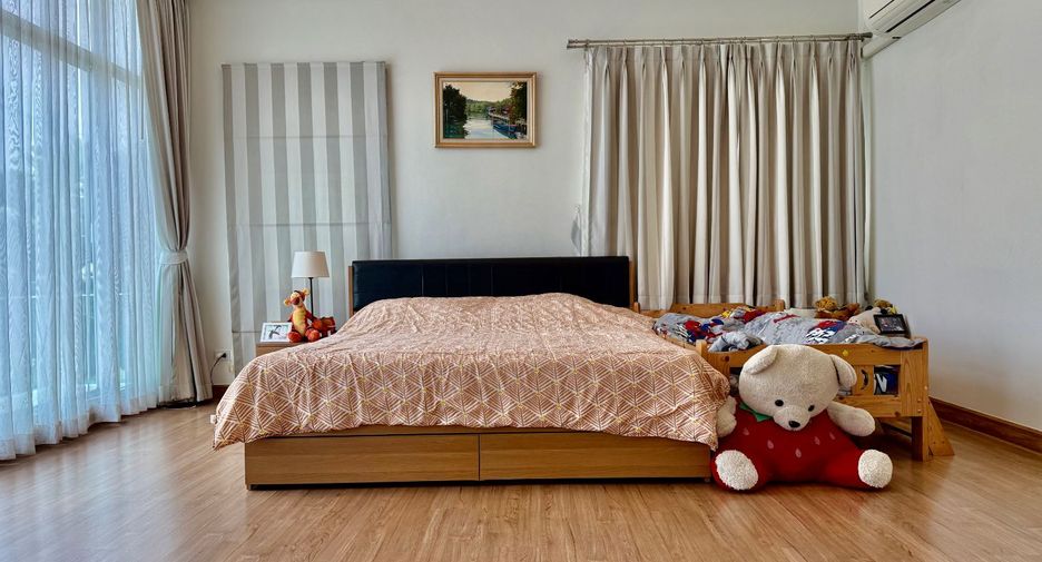 For sale 3 bedrooms house in Lat Krabang, Bangkok