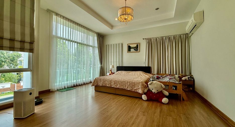 For sale 3 bedrooms house in Lat Krabang, Bangkok