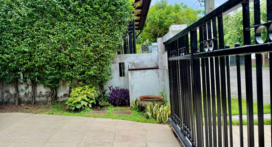 For sale 3 bedrooms house in Lat Krabang, Bangkok