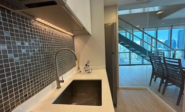Condo en alquiler y en venta de 2 habitaciones en Watthana, Bangkok