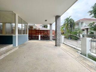 For sale 5 Beds house in Thung Khru, Bangkok